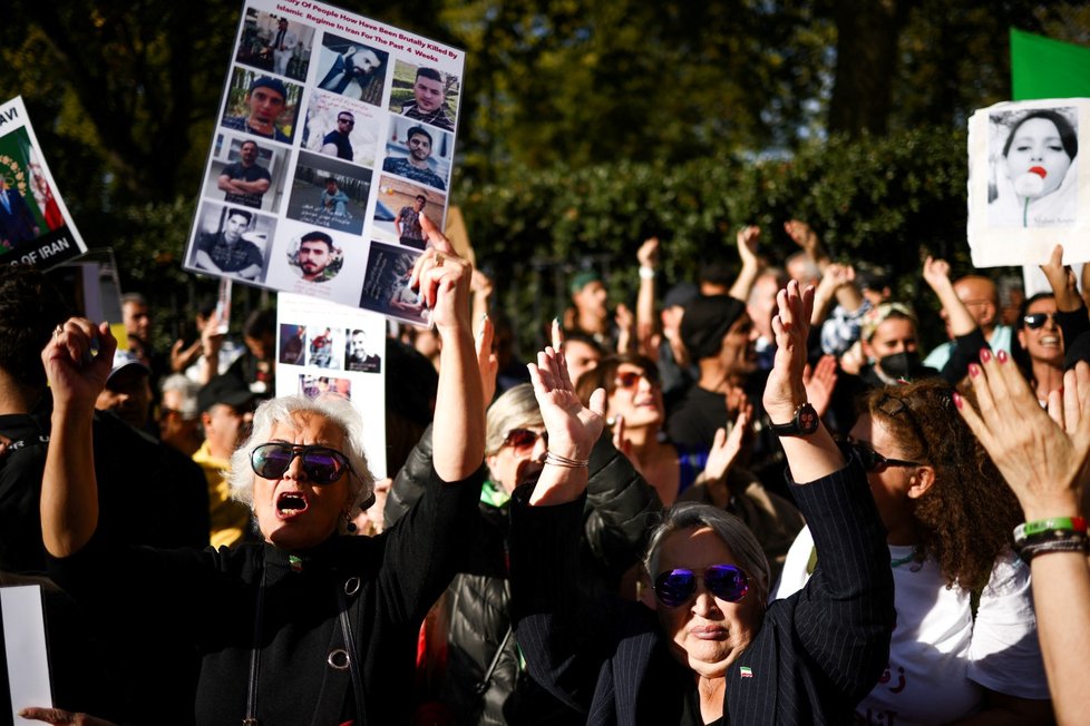 Protesty za lidská práva u íránských diplomatických úřadů v Londýně (9. 10. 2022)