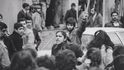 Íránky demonstrují v březnu 1979 proti zákonu, který jim nařídil zahalování na veřejnosti.