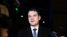 Přílet prvního repatriačního letu z Blízkého východu: Ministr zahraničí Petr Macinka. (3.3.2026)