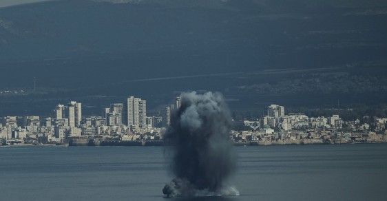 Írán spustil protiútok na americké základny na Blízkém východě. Exploze byly slyšet i v Dubaji Írán spustil protiútok na americké základny na Blízkém východě. Exploze byly slyšet i v Dubaji