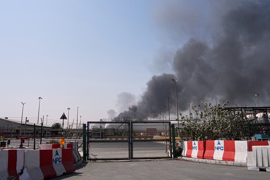 ONLINE: Exploze v Dubaji a Dauhá. Írán zahájil masivní raketový úder na spojence USA ONLINE: Exploze v Dubaji a Dauhá. Írán zahájil masivní raketový úder na spojence USA