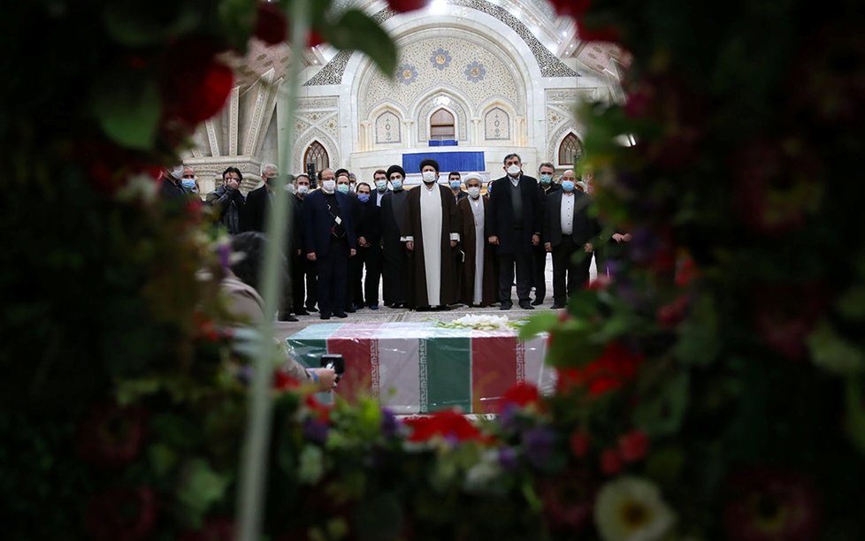 Írán se loučí se zabitým jaderným šéfem.