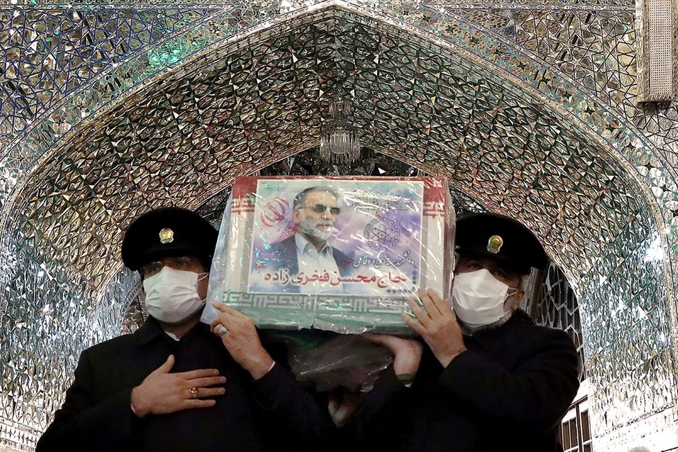 Írán se loučí se zabitým jaderným šéfem.