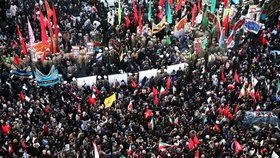 Írán se bouří a truchlí kvůli zabití íránského generála Kásema Solejmáního (6.1.2020)