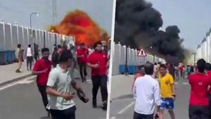 Dramatický moment: Íránská raketa v Kataru vybouchla kousek od lidí. A mrtvý v Abú Zabí Dramatický moment: Íránská raketa v Kataru vybouchla kousek od lidí. A mrtvý v Abú Zabí