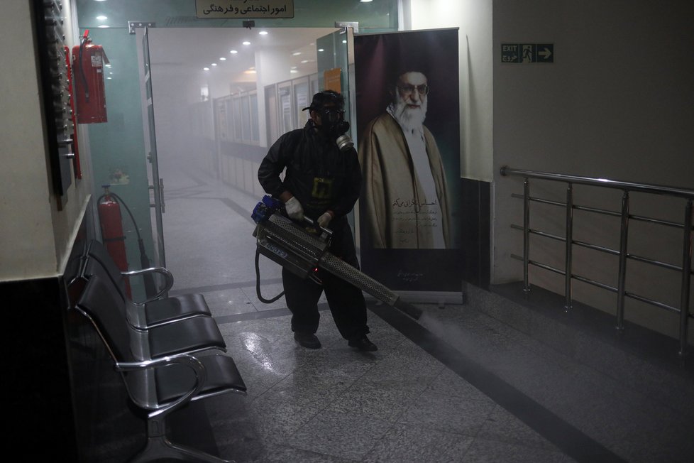 Dezinfekční opatření proti koronaviru v íránském hlavním městě Teherán