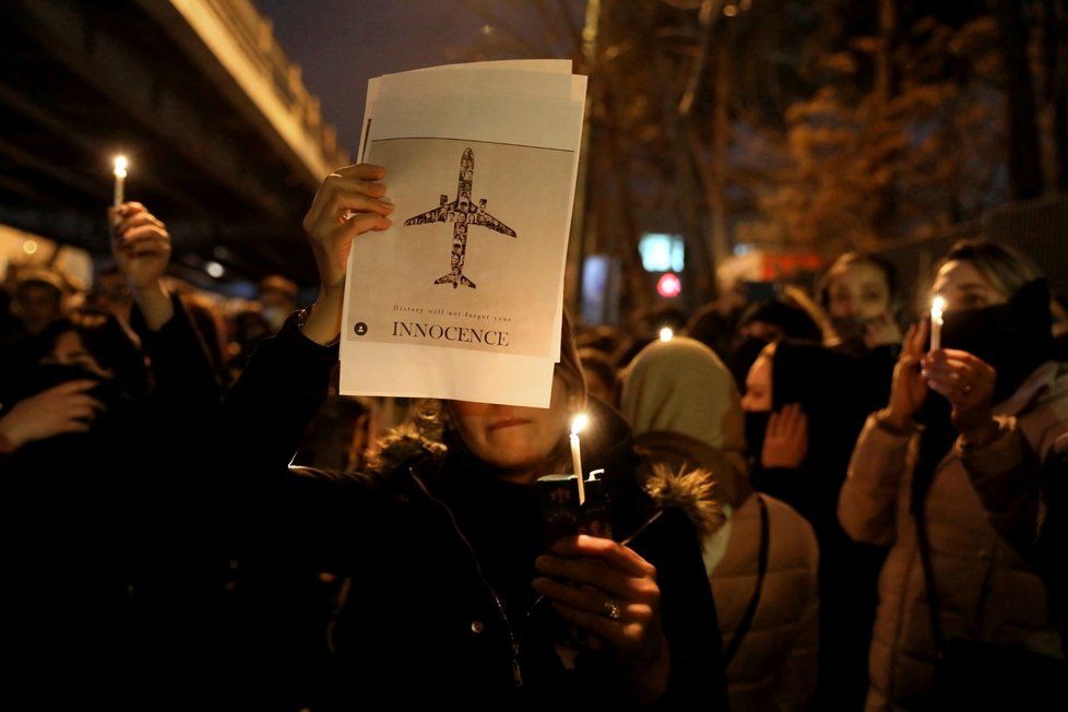 Protivládní demonstrace v Íránu kvůli sestřelení ukrajinského boeingu (11. 1. 2020)