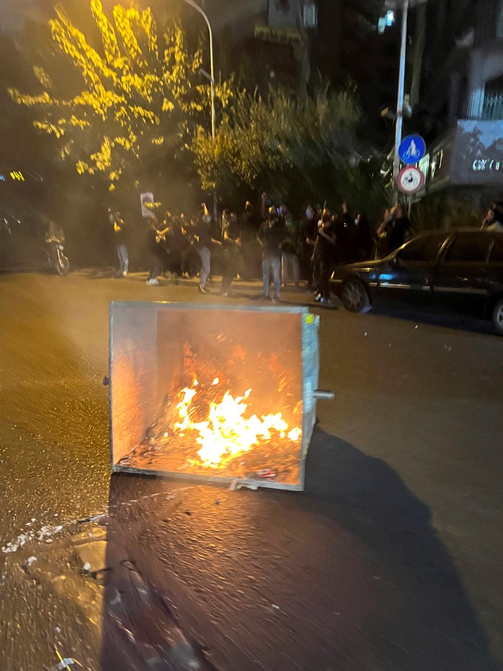 Protesty proti smrti mladé Íránky v Teheránu.