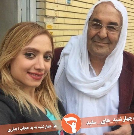 Íránky sundaly hidžáby. Otec vyjádřil podporu své dceři, na "bílou středu" oblékl hidžáb místo ní.