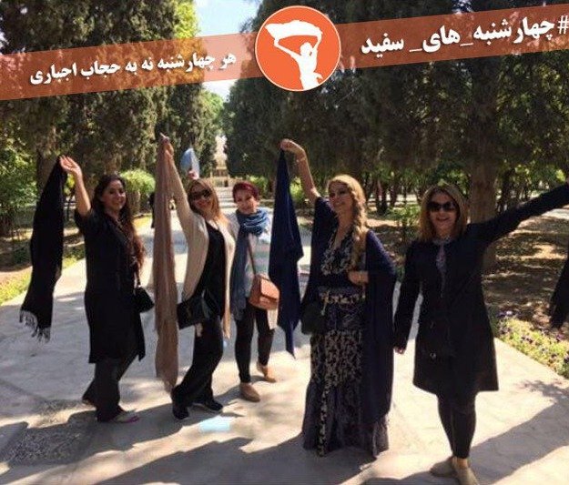 Íránky sundaly hidžáby.