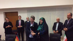Schůzku íránské a německé ministryně životního prostředí provázely bizarnosti.