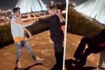 Soud v Íránu poslal na deset a půl roku do vězení mladý pár za to, že společně tančili u u teheránské Věže svobody (Azádí).