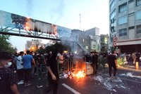 Írán přitvrzuje: První trest smrti pro demonstranta! Další odpůrce režimu soud poslal za mříže
