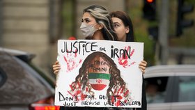 Írán zruší obávanou mravnostní policii?! Dohlíží na nošení šátků a stála u zrodu protestů