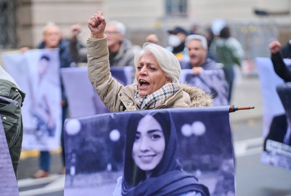 V Rumunsku proběhla demonstrace na podporu protivládních protestů v Íránu, (1.10.2022).