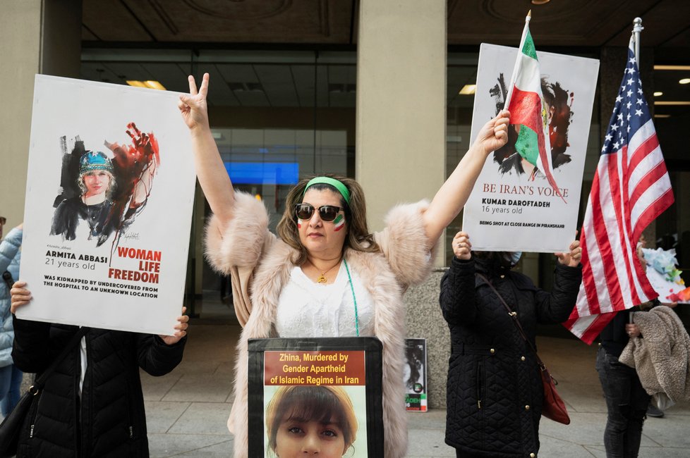 Solidaritu s íránskými demonstranty vyjadřovali lidé po celém světě.