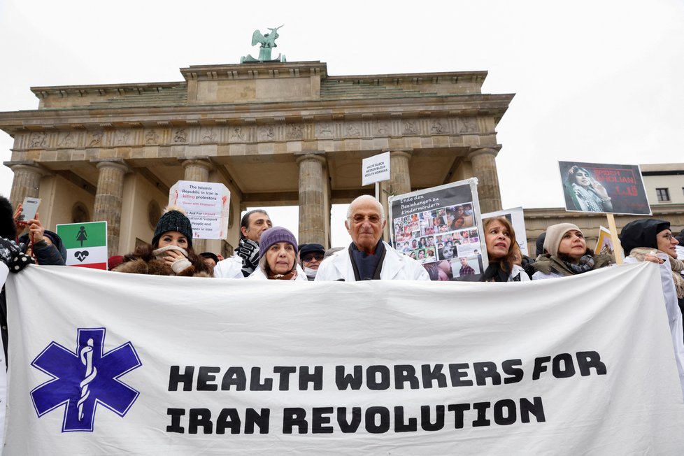 Solidaritu s íránskými demonstranty vyjadřovali lidé po celém světě.