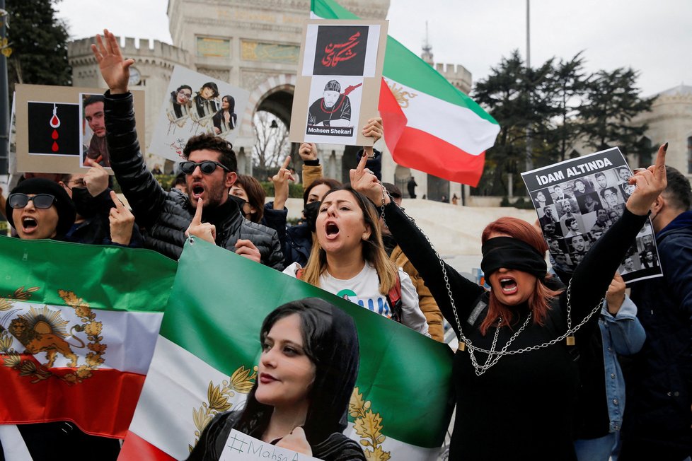 Solidaritu s íránskými demonstranty vyjadřovali lidé po celém světě.