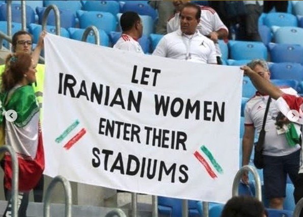 Íránské dívky bojují o právo zúčastnit se fotbalových utkání.