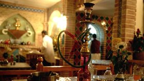 Íránská policie provedla za poslední týden razie v restauracích a kavárnách v Teheránu a 547 podniků uzavřela, protože podle ní nedodržují principy islámu. (ilustrační foto) 
