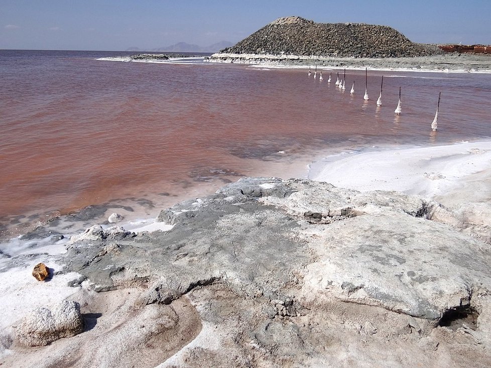 Mizející Urmijské jezero.