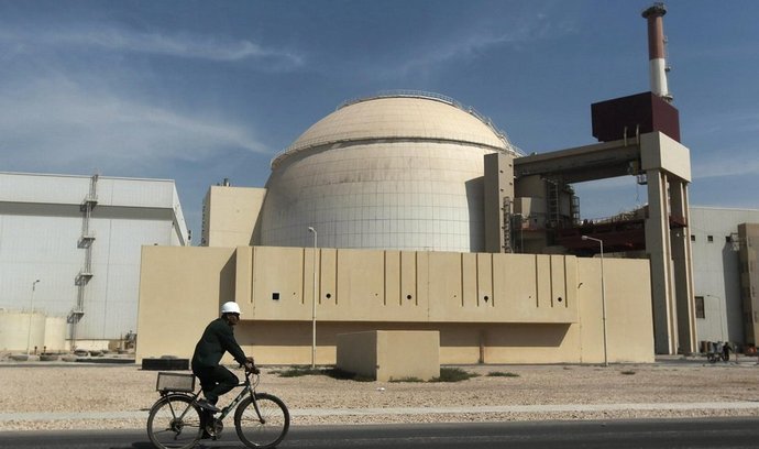 Írán v listopadu souhlasil, že zastaví obohacování uranu nad hranici pěti procent a že zneutralizuje zásoby uranu obohaceného na 20 procent.