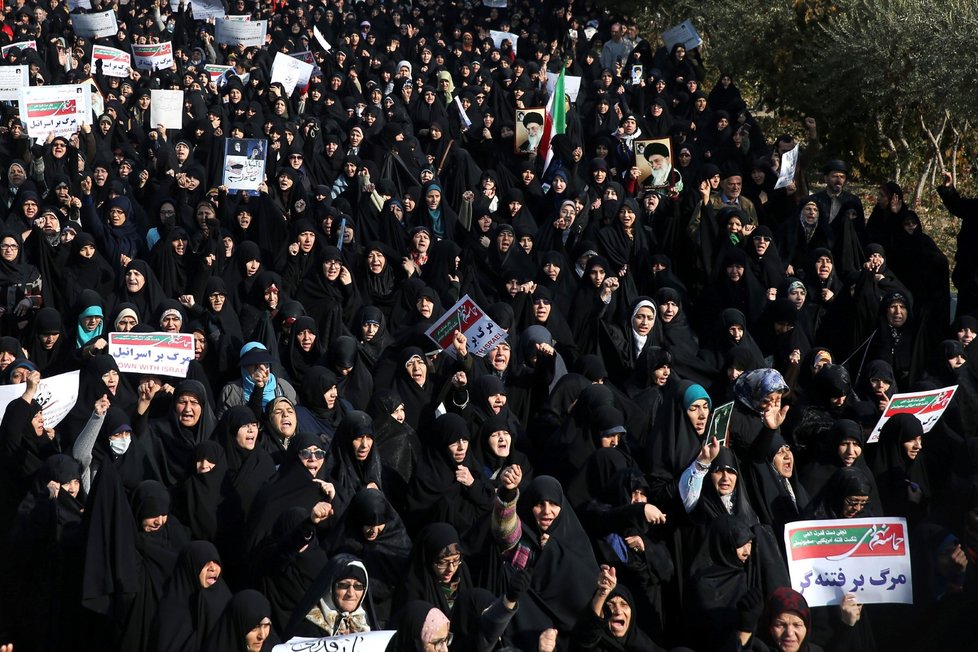 Protesty v Íránu. Lidé jsou nespokojení s ekonomickou situací země.