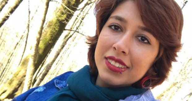 Tvrdý trest za „šíření prostituce“: 24 let pro 20letou aktivistku. Za sundání šátku