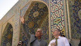 Ministr zahraničí Lubomír Zaorálek na oficiální návštěvě Íránu. V Isfahánu zahájil podnikatelské fórum a sešel se s místními politiky.