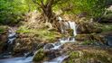 Třicetimetrový vodopád Abšar Bišeh je klenotem íránského pohoří Zágros
