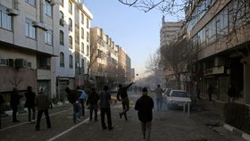 Demonstrace v Teheránu se změnila v pouliční bitky