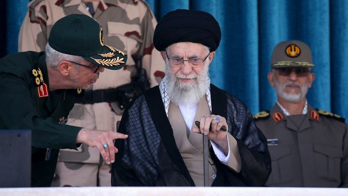 Spekuluje se o špatném zdravotním stavu duchovního vůdce ajatolláha Alího Chameneího.
