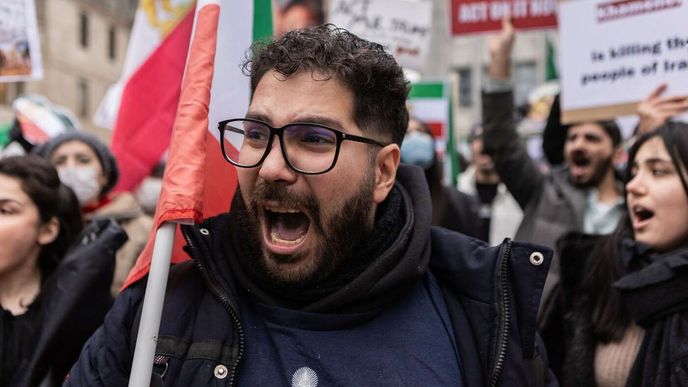 Íránský režim čelí největší hrozbě od vzniku islámského státu před půl stoletím. Íránský režim čelí největší hrozbě od vzniku islámského státu před půl stoletím.