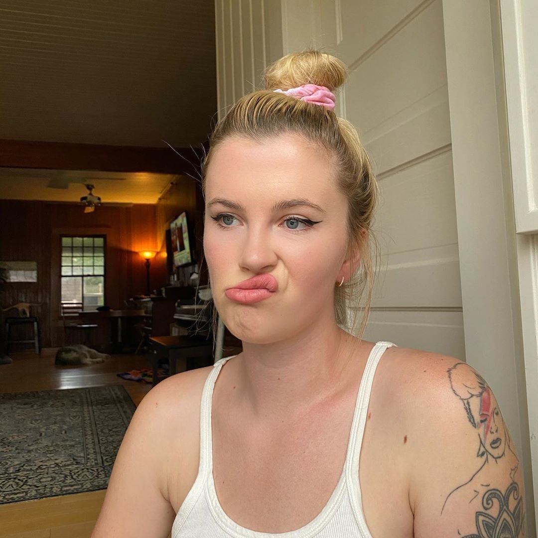 Ireland Baldwin bez podprsenky