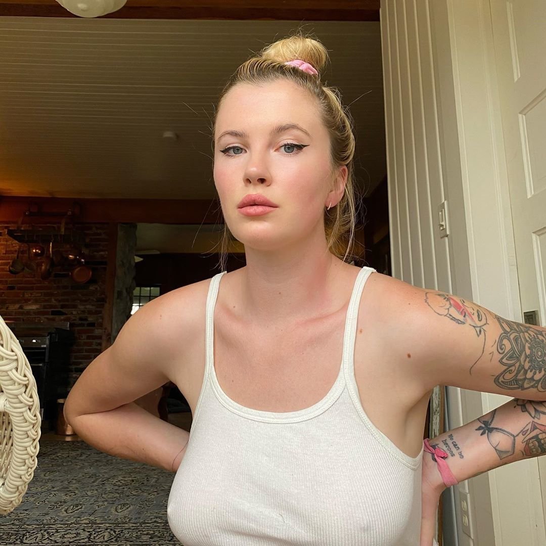 Ireland Baldwin bez podprsenky