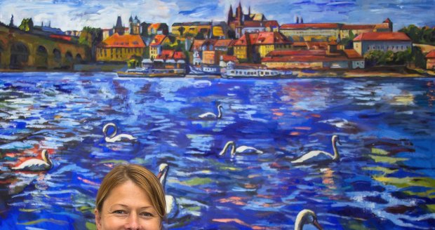 Kromě zahraničních motivů se Irena ráda vypravuje i do Prahy, která je podle ní nepřebernou studnicí inspirace. Zvláště v okolí Vltavy, kde se může vyřádit se svou libostí v modré barvě.