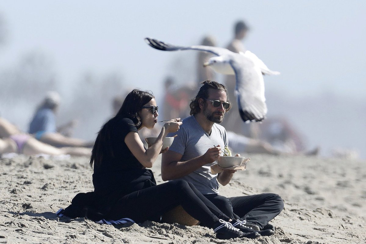 Irina Šajková a Bradley Cooper.