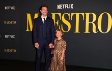 Bradley Cooper ukázal na premiéře dceru: To je naše zlatíčko!