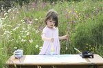 Pětiletá autistická malířka Iris Grace dobývá svět.
