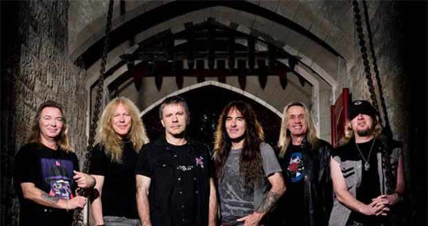 Zpěvák skupiny Iron Maiden Bruce Dickinson trpí rakovinou jazyka
