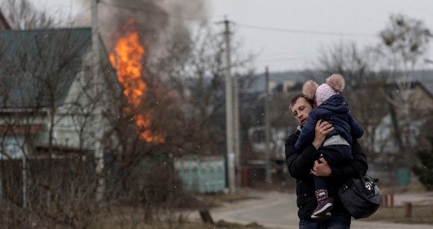 Ruští vojáci v Irpini pálí do uprchlíků, 2 mrtvé děti. A Čečenci v Buči zranili starostu?