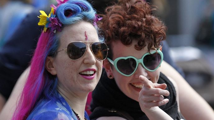 Irsko dalo zelenou sňatkům homosexuálů