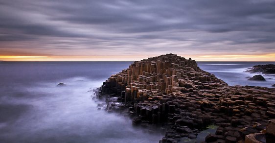 Chodník irského obra: Fascinující kamenný úkaz opředený tajemnými legendami