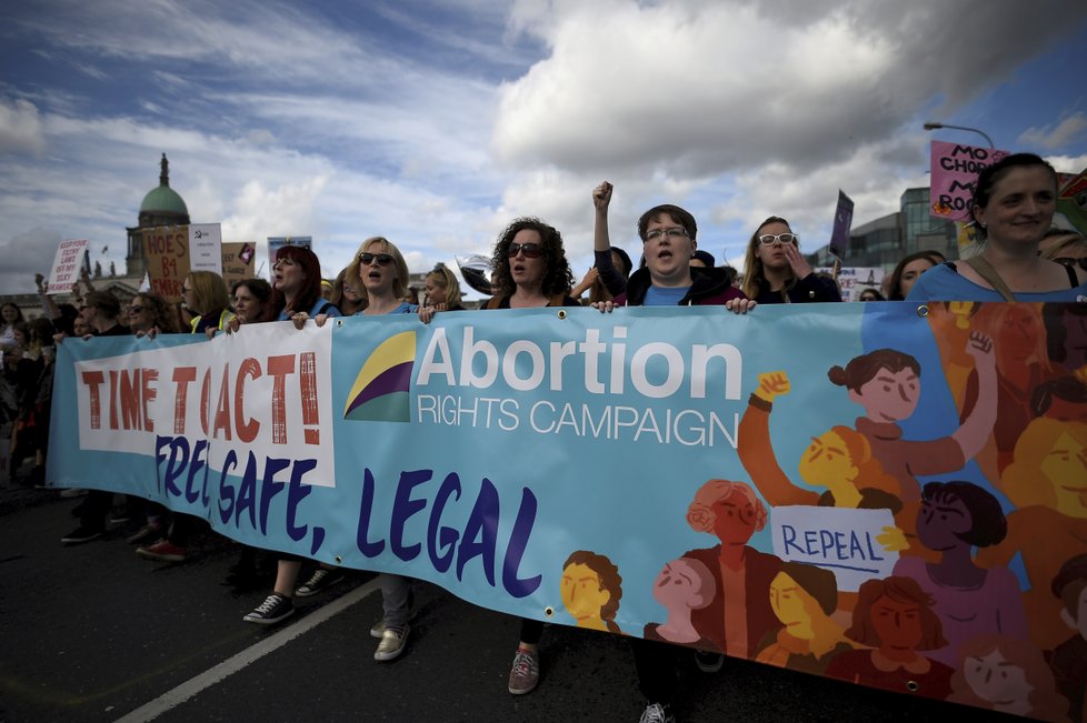 Irská vláda oznámila datum referenda o potratech.