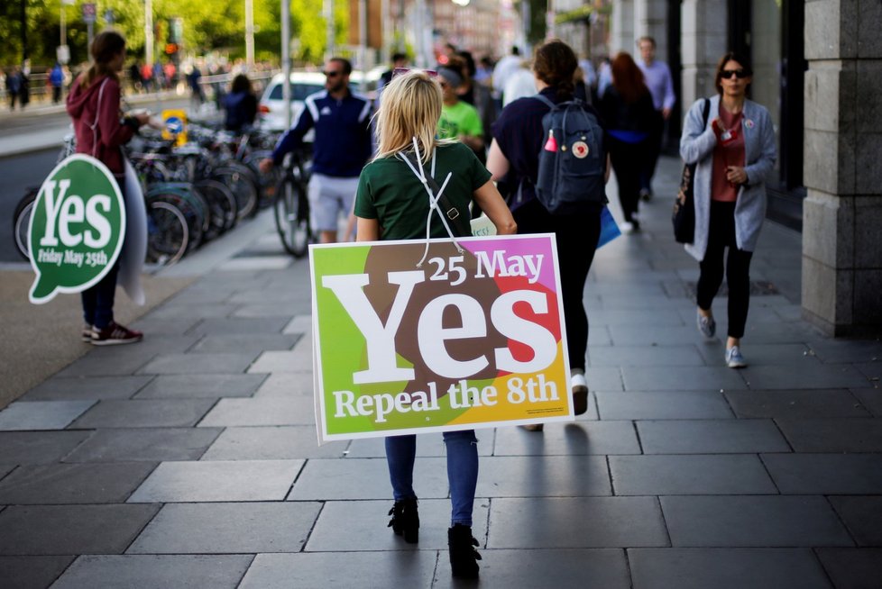 Irové za sebou mají referendum o zrušení zákazu potratů (25. 5. 2018).