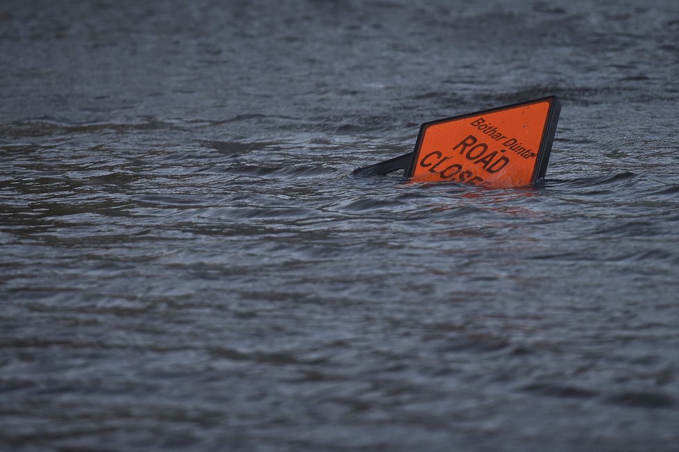 Bouře Ophelia udeřila v Irsku.