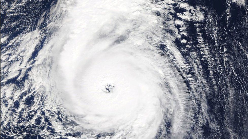 Tropická bouře Ophelia směřuje na Irsko a Velkou Británii.