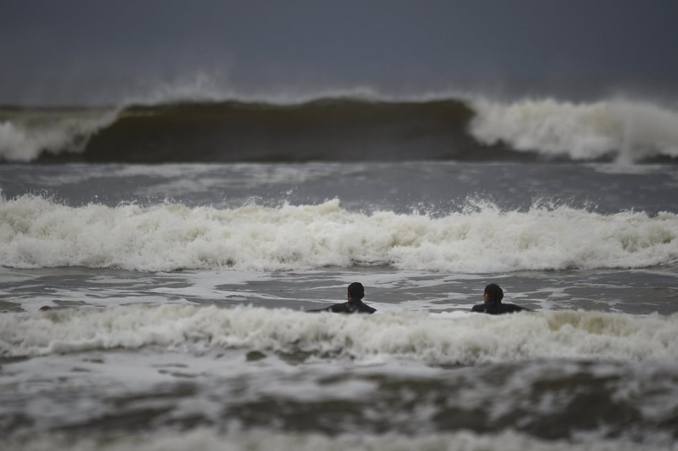 Tropická bouře Ophelia směřuje na Irsko a Velkou Británii.