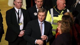 Irský premiér Enda Kenny nemá z výsledků radost.