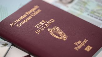 Britové chtějí zůstat občany EU. Statisíce žádají o irské pasy